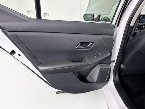 Used 2024 Nissan Sentra SV FWD image 31