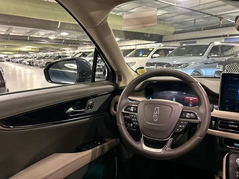 Used 2023 Lincoln Nautilus Reserve AWD/4WD image 24