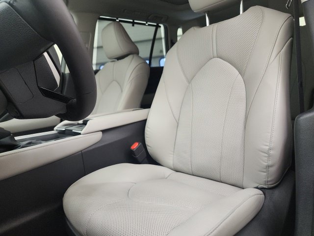 Used 2025 Toyota Grand Highlander FWD image 18