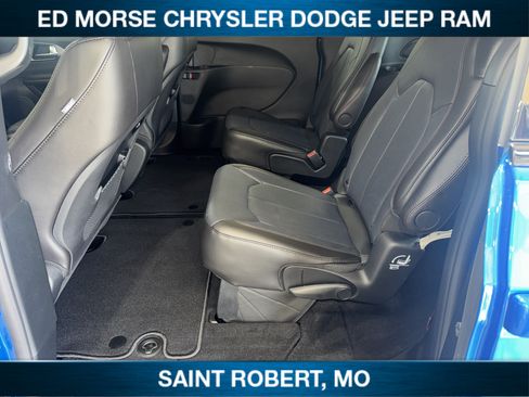 New 2027 Chrysler Pacifica Select AWD/4WD image 31