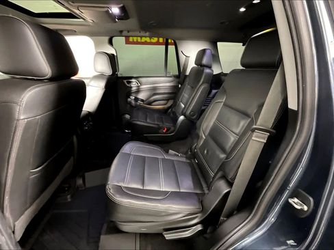 Used 2020 GMC Yukon Denali w/ Denali Premium Package image 18