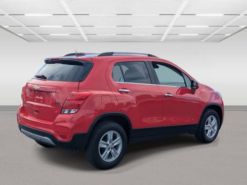 Used 2018 Chevrolet Trax LT w/ Sun & Sound Package image 5