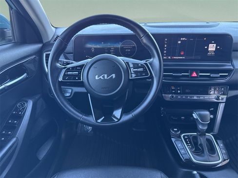 Used 2024 Kia Seltos EX image 21
