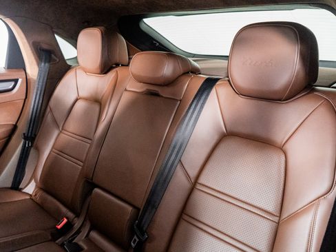 Used 2023 Porsche Cayenne Turbo image 28