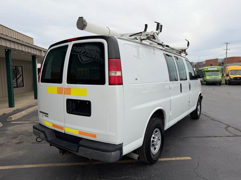 Used 2014 Chevrolet Express 2500 image 3