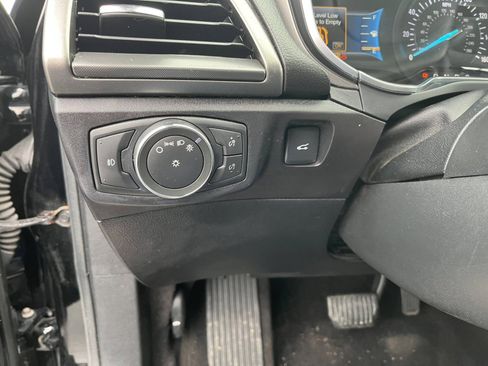 Used 2017 Ford Fusion SE w/ Equipment Group 201A FWD image 14