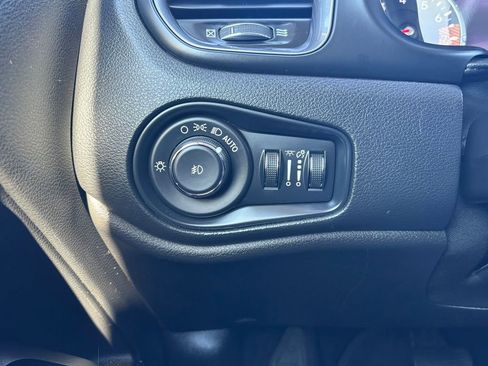 Used 2021 Jeep Renegade Limited image 10