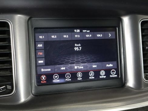 Used 2019 Dodge Charger SXT RWD image 25