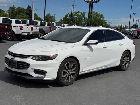Used 2017 Chevrolet Malibu LT w/ Leather Package FWD image 3
