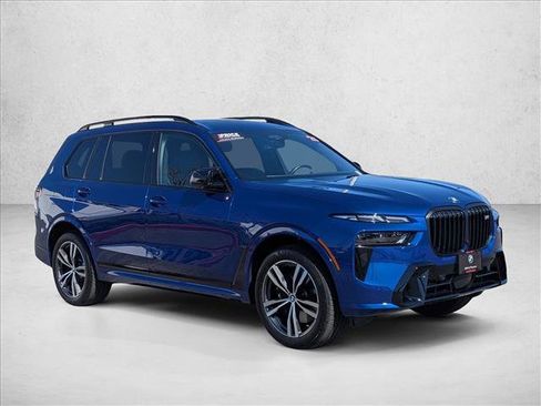 Used 2025 BMW X7 M60i AWD/4WD image 3