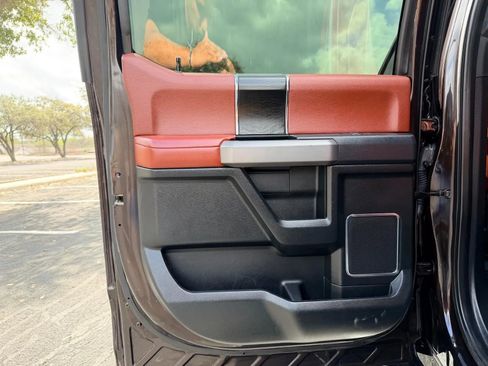 Used 2019 Ford F150 Platinum w/ Equipment Group 701A Luxury image 13