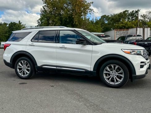 Used 2023 Ford Explorer Limited w/ Limited Technology Package AWD/4WD image 2