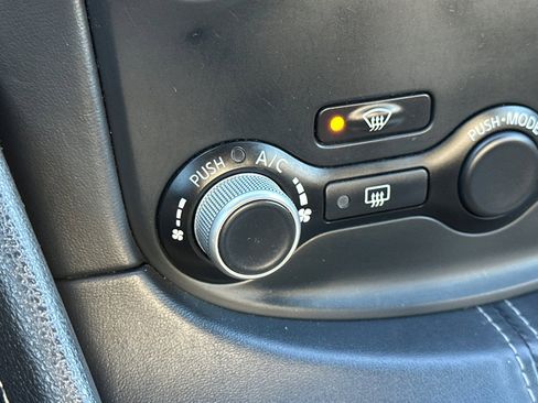 Used 2014 Nissan 370Z Touring w/ Sport Package image 28