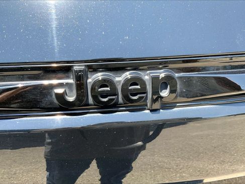 Used 2024 Jeep Grand Cherokee Altitude AWD/4WD image 31