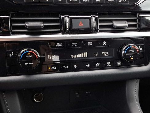 Used 2022 Nissan Pathfinder SL AWD/4WD image 15