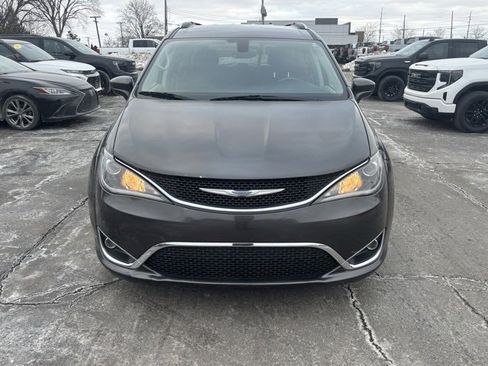 Used 2018 Chrysler Pacifica Touring-L Plus image 2