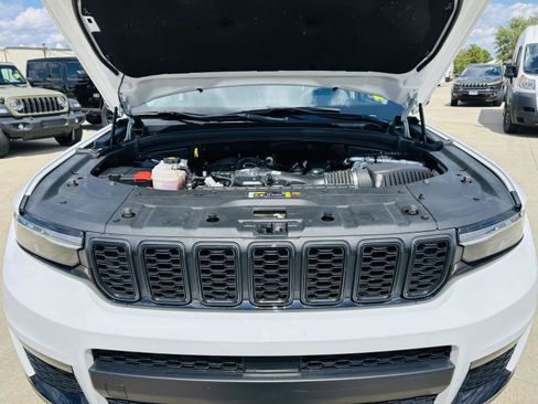 Used 2023 Jeep Grand Cherokee L Limited w/ Black Appearance Package AWD/4WD image 47