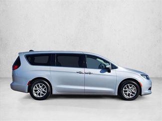 Used 2022 Chrysler Voyager LX video 4