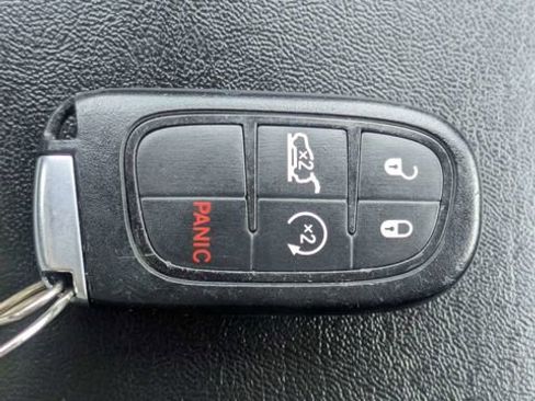 Used 2019 Jeep Cherokee Limited AWD/4WD image 35