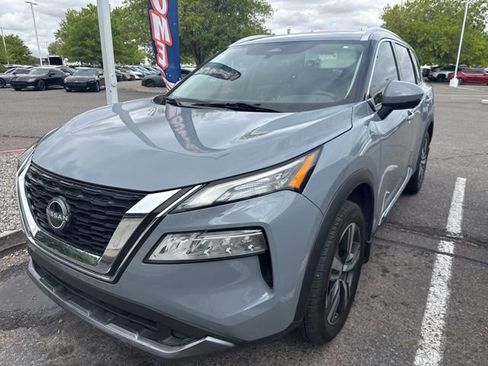Used 2023 Nissan Rogue SL FWD image 2
