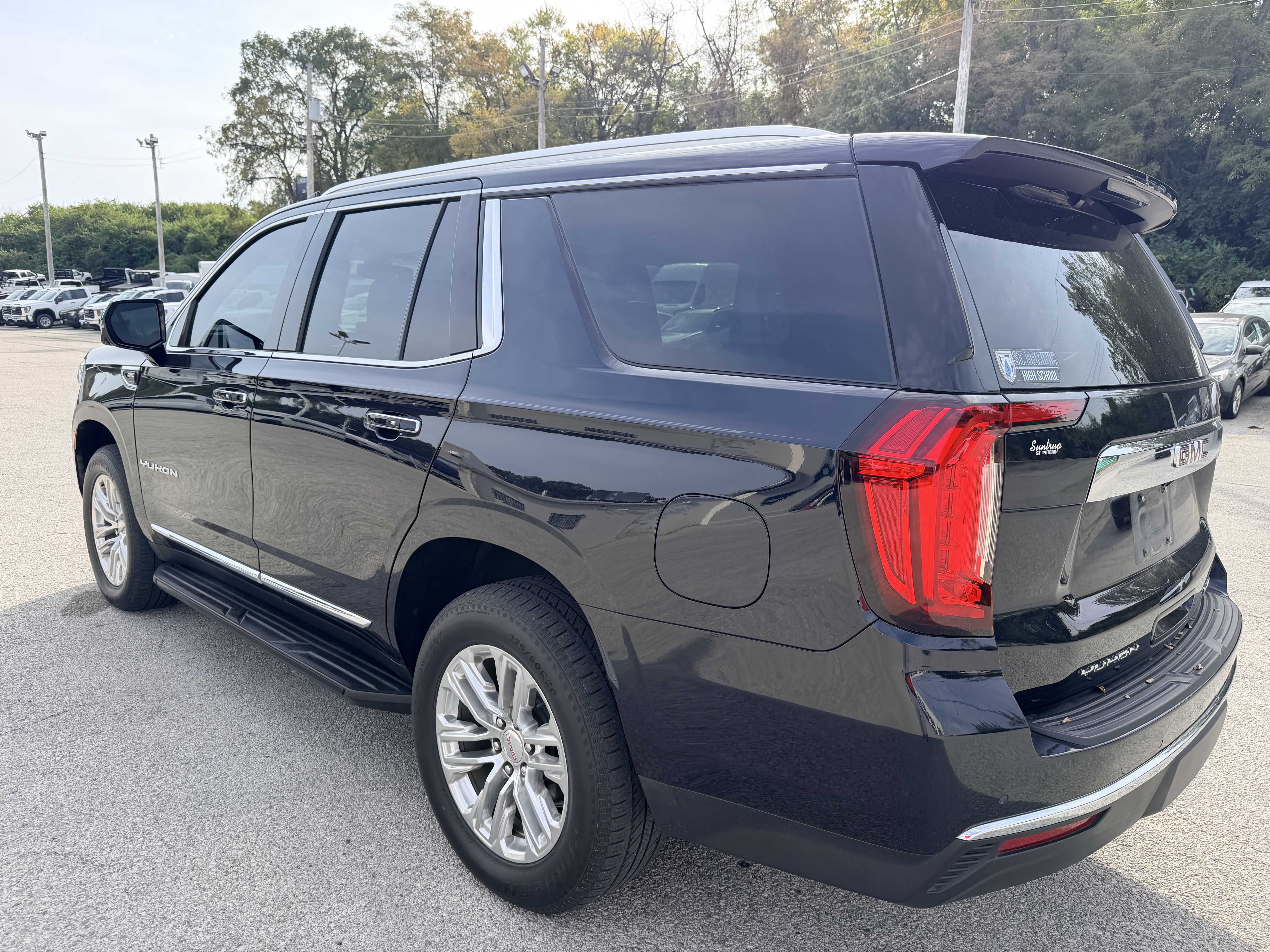 Used 2021 GMC Yukon SLT w/ SLT Premium Package AWD/4WD image 5