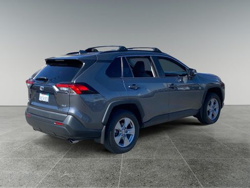 Used 2022 Toyota RAV4 XLE w/ Convenience Package FWD image 5