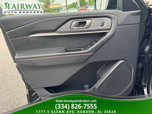 Used 2025 Ford Explorer ST-Line w/ ST-Line Street Pack AWD/4WD image 29