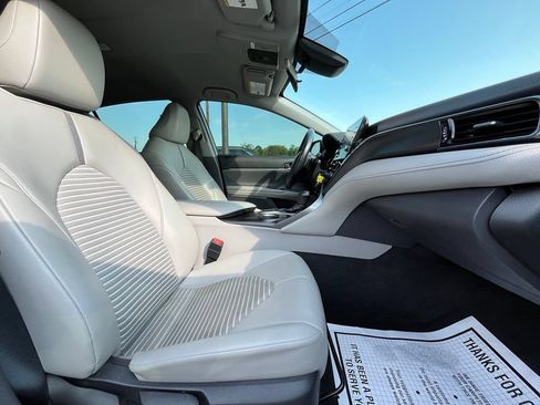 Used 2022 Toyota Camry SE FWD image 34