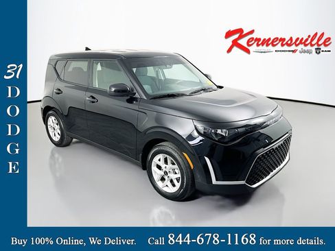 Used 2025 Kia Soul LX w/ LX Technology Package FWD image 1