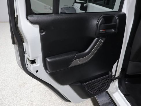 Used 2018 Jeep Wrangler Unlimited Sport S AWD/4WD image 17