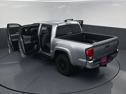 Used 2020 Toyota Tacoma SR5 RWD image 21