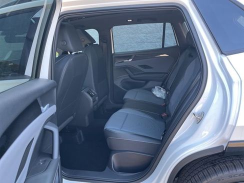 New 2026 Volkswagen Tiguan SE R-Line FWD image 21