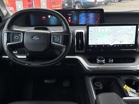 Used 2025 Ford Expedition Platinum image 5