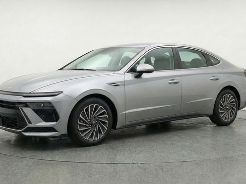 Used 2025 Hyundai Sonata SEL FWD image 3