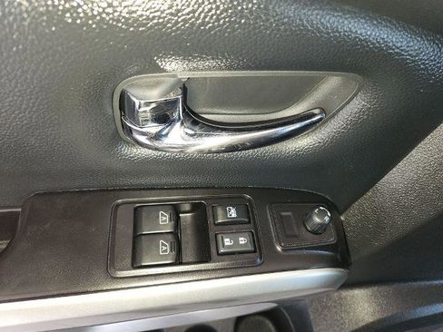 Certified 2019 Nissan Titan SV w/ SV Convenience Package image 5