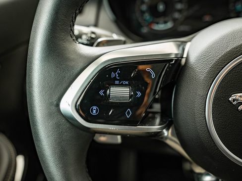 Certified 2024 Jaguar E-PACE R-Dynamic SE AWD/4WD image 25