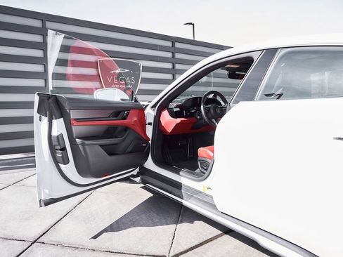 Used 2020 Porsche Taycan Turbo image 30