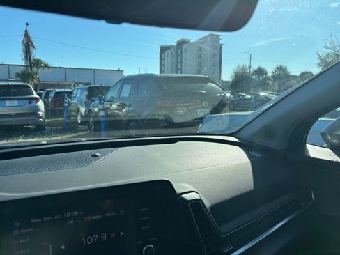 Used 2025 Kia Sportage LX image 35