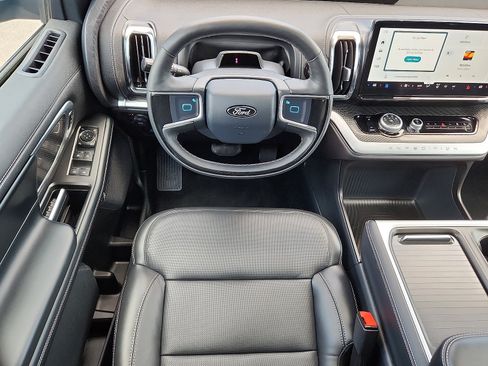 Used 2025 Ford Expedition Platinum w/ Stealth Performance Package AWD/4WD image 11