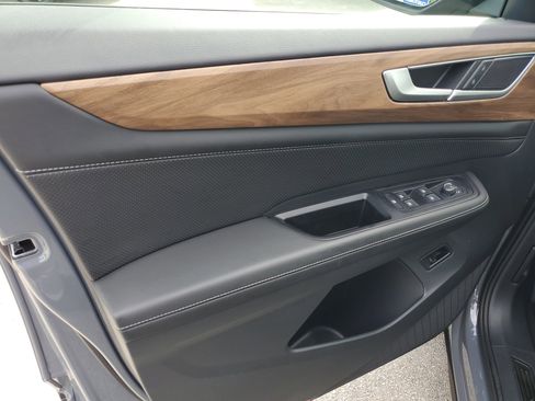 Used 2025 Volkswagen Atlas SE image 22