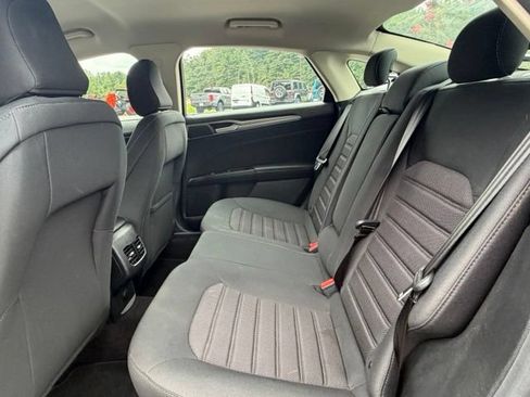 Used 2020 Ford Fusion SE FWD image 15