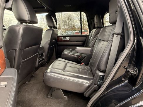 Used 2017 Lincoln Navigator Select image 13