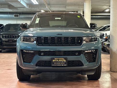 New 2026 Jeep Grand Cherokee Summit w/ Obsidian Package AWD/4WD image 8