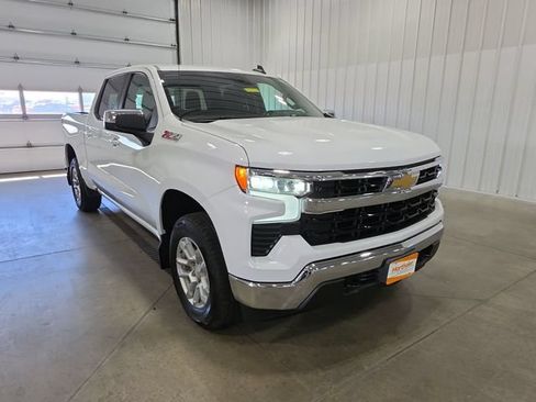 Used 2023 Chevrolet Silverado 1500 LT AWD/4WD image 2