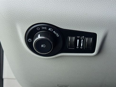 Used 2023 Jeep Compass Limited AWD/4WD image 12
