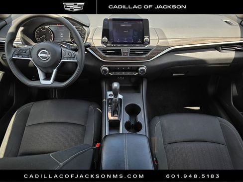 Used 2025 Nissan Altima 2.5 SV FWD image 9