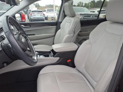 Used 2022 Jeep Grand Cherokee L Overland w/ Luxury Tech Group IV AWD/4WD image 15