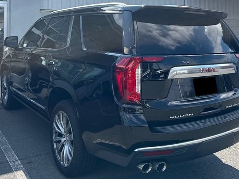 Used 2021 GMC Yukon Denali w/ Denali Premium Package AWD/4WD image 3