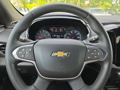 Used 2023 Chevrolet Traverse LT FWD image 19