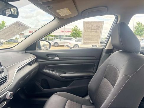 Used 2025 Nissan Altima 2.5 SV FWD image 23